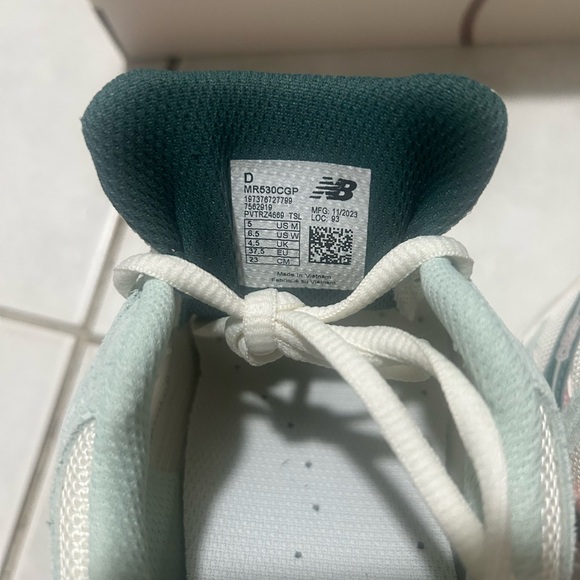 New Balance & CALIA Women's
530 Sneakers - Picture 6 of 7
